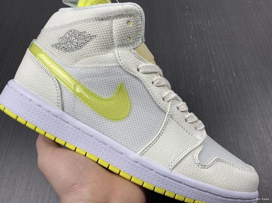 Jordan (W) - Mid Yellow SE Voltage 1 DB2822-107 1102